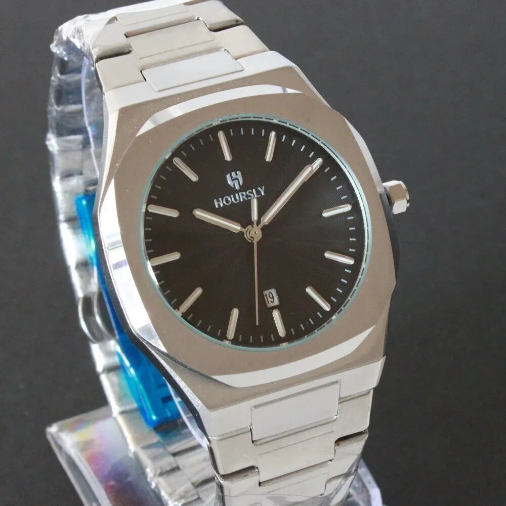Men's Sports Watch Integrated Bracelet Black Dial 42mm